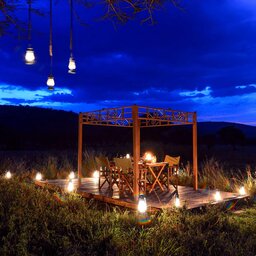 Tanzania-Serengeti NP-Asanja-Moru-romantisch-diner-set-up
