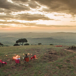 Tanzania-Serengeti NP-&Beyond-Klein's-Camp-kampvuur-zonsondergang