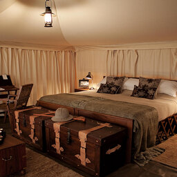 Tanzania-Serengeti NP-Elewana-Serengeti-Pioneer-Camp-bed