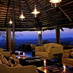 Tanzania-Serengeti NP-Elewana-Serengeti-Pioneer-Camp-receptie-avond