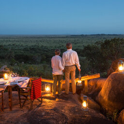 Tanzania-Serengeti NP-Elewana-Serengeti-Pioneer-Camp-romantisch-diner