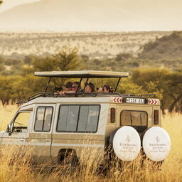 Tanzania-Serengeti NP-Four-Seasons-Safari-Lodge-safari-jeep