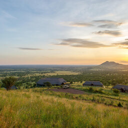 Tanzania-Serengeti-NP-Kubu-Kubu-Tented-Lodge-sfeerbeeld-lodge-zonsondergang