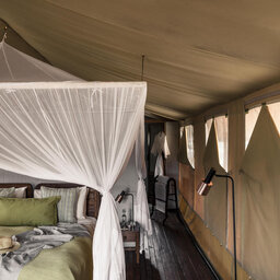 Tanzania-Serengeti NP-Sanctuary-Kusini-Camp-tent-bed