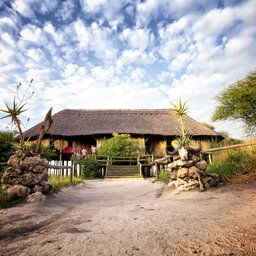 Tanzania-Tarangire-Mbali-Mbali-Tarangire-River-Camp-hoofdgebouw-2