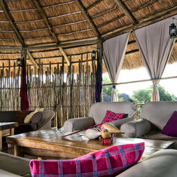 Tanzania-Tarangire-Mbali-Mbali-Tarangire-River-Camp-hoofdgebouw-zetels