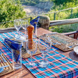 Tanzania-Tarangire-Mbali-Mbali-Tarangire-River-Camp-sfeerbeeld-tafel