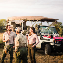 Tanzania-Tarangire-NP-Sanctuary-Swala-Camp-safari-jeep-aperitief