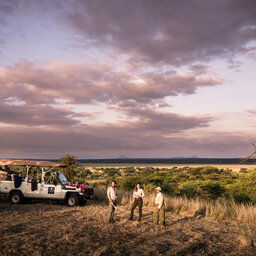 Tanzania-Tarangire-NP-Sanctuary-Swala-Camp-safari-jeep-zonsondergang