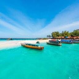 Tanzania-Zanzibar-blauw water