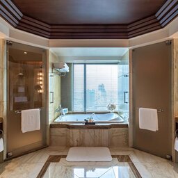 Thailand-Bangkok-Hotel-The-Peninsula-badkamer