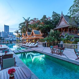 Thailand-Bangkok-Hotel-The-Peninsula-zwembad-3