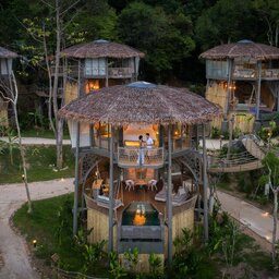 Thailand-Koh-Yao-Noi-Hotel-Treehouse-Villas-Yao-Noi-treehouse-couple1
