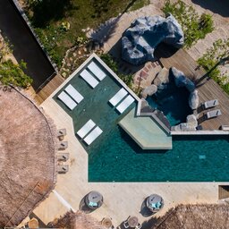 Thailand-Koh-Yao-Noi-Hotel-Treehouse-Villas-Yao-Noi-zwembad-luchtfoto