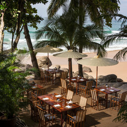 Thailand-Phuket-Hotel-Amanpuri-beach-dining
