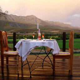 Tuinroute-Oudtshoorn-swartberg-country-manor-outdoor-diner