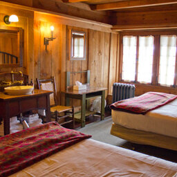 USA-Hotel-Yellowstone-Old-Faithful-Inn-4