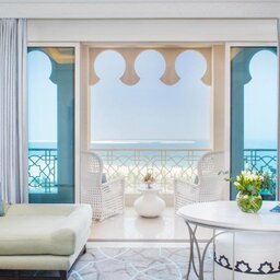 VAE-Ras Al Khaimah-Waldorf Astoria-suite zicht op zee