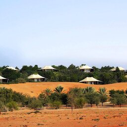 VAE-woestijn-Al Maha Desert Resort-buitenaanzicht tenten