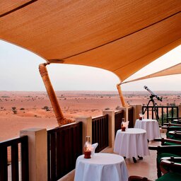 VAE-woestijn-Al Maha Desert Resort-Hajar bar terras