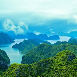 Vietnam-Ha Long Bay-vanuit de lucht