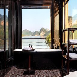 Vietnam-Halong-Bay-Orchid-Premium-Cruise-badkamer-ligbad