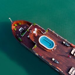 Vietnam-Halong-Bay-Orchid-Premium-Cruise-Schip-luchtfoto