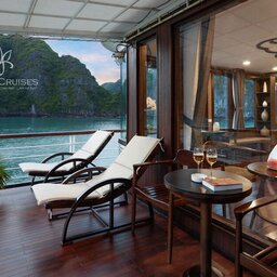 Vietnam-Halong-Orchid-Cruise-ligbedden-terras-kajuit