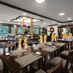 Vietnam-Halong-Orchid-Cruise-restaurant