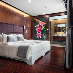 Vietnam-Halong-Orchid-Cruise-suite-balcony-cabin-1