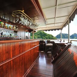 Vietnam-Halong-Paradise-Peak-Cruises-bar