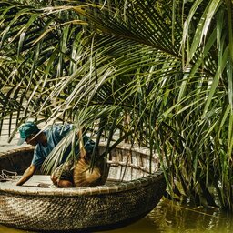 Vietnam-Hoi An-Excursie-Hoi-An-Rural-Life,-Bike,-Basket-Boats,-Farms-&-Fields-4