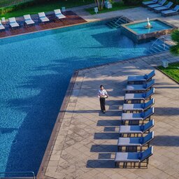 Vietnam-Hue-Azerai-La-Residence-zwembad