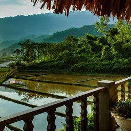 Vietnam-Mai-Chau-Ecolodge-Mai-Chau-uitzicht-rijstpaddies