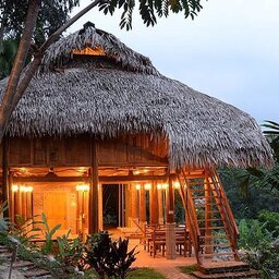 Vietnam-Pu-Luong-Puluong-Nature-Resort-duplex-bungalow-enkel-redactioneel-gebruik