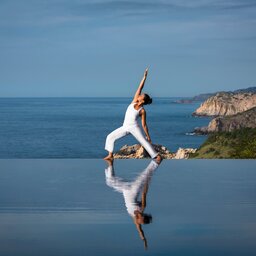 Vietnam-Stranden-Zuid-Vietnam-Cliff-Pool-Yoga