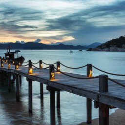 Vietnam-Stranden-Zuid-Vietnam-Six-Senses-Ninh-Van-Bay-ponton-avond