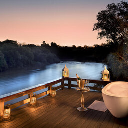 Zambia-Livingstone-Royal-chundu-zambezi-island-lodge-outdoor-bad