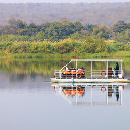 Zambia-Livingstone-Royal-chundu-zambezi-island-lodge-sunsetcruise