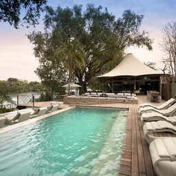 Zambia-Vic Falls-Thorntree-River-Lodge-zwembad-2