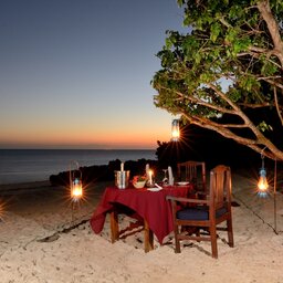 Zanzibar-Fumba-Beach-Lodge-romantisch-diner-strand