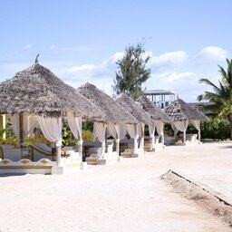 Zanzibar-Gold Zanzibar Beach House & Spa-cabanas-strand