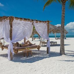 Zanzibar-Konoko-Beach-Resort-strand-cabana