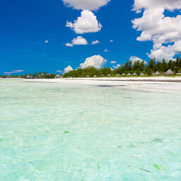 Zanzibar-White-Sand-Luxury-strand-helder-blauw-water