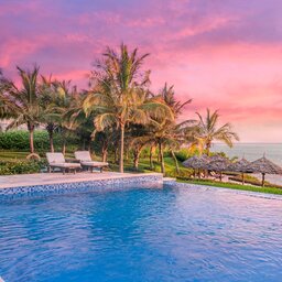 Zanzibar-Zawadi-Hotel-zwembad-zonsondergang