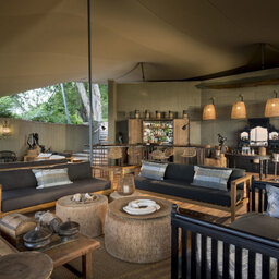 Zimbabwe-Lake-Kariba-Bumi-Hills-Safari-Lodge-bar