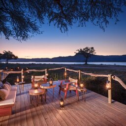 Zimbabwe-Mana Pools National Park-Nyamatusi-deck-avond