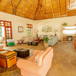 Zimbabwe-Vic-Falls-Ilala-Lodge-lounge