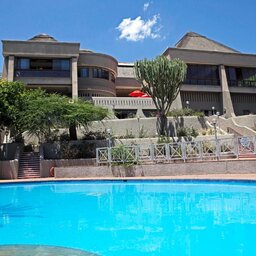 Zimbabwe-Vic-Falls-Kingdom-Hotel-pool