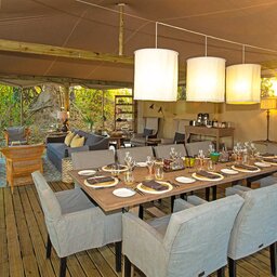 Zimbabwe-Zambezi-National-Park-Tsowa-Island-Lodge-dining